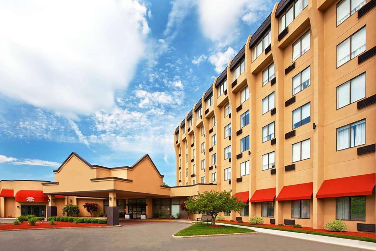 Baymont By Wyndham Meriden Hotel Exterior photo